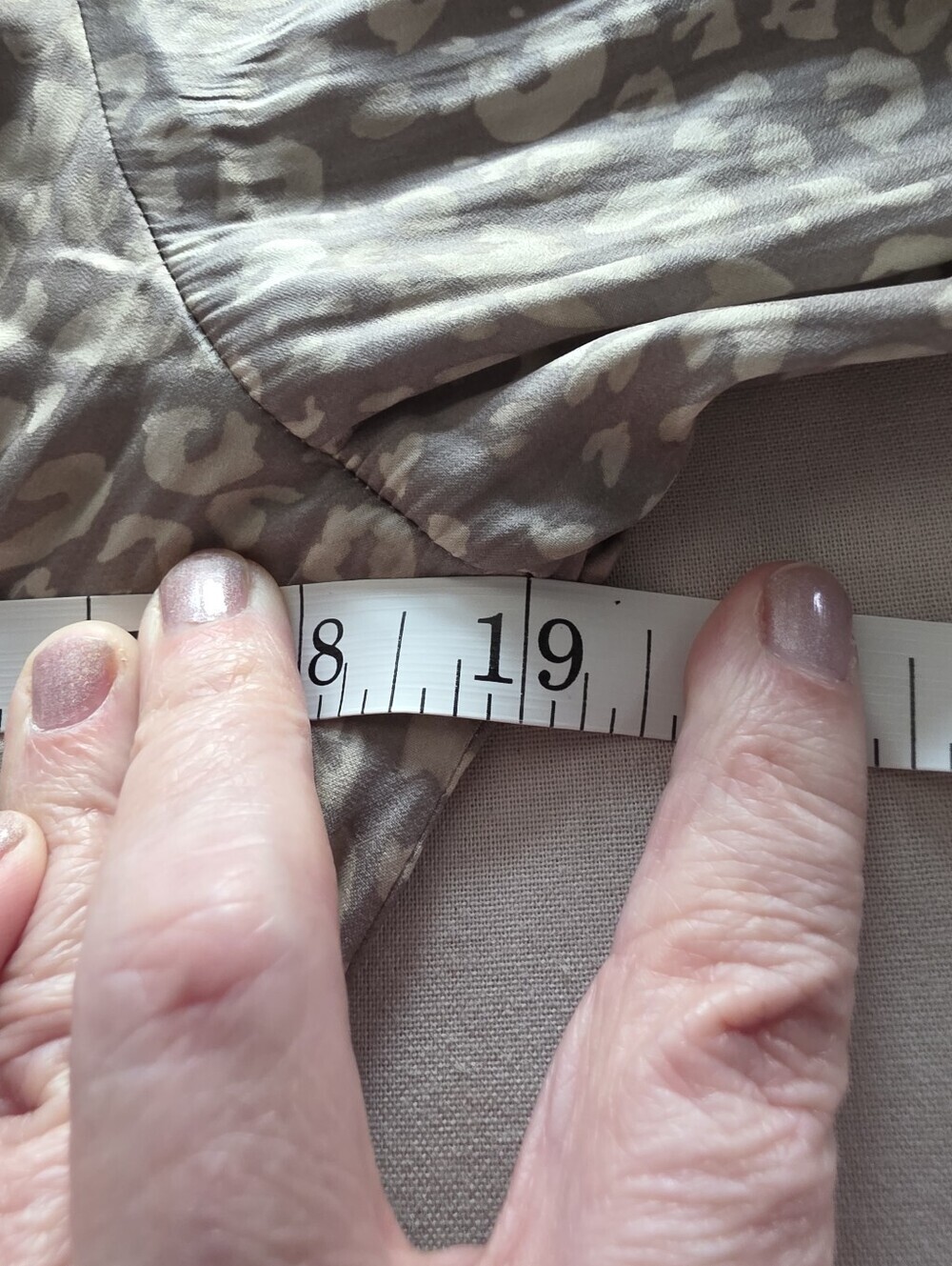 grade & gather Smoky Taupe Leopard-Print V-Neck Long-Sleeve Dress Size Medium - Picture 9 of 11